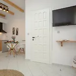 Apartment Smirida *